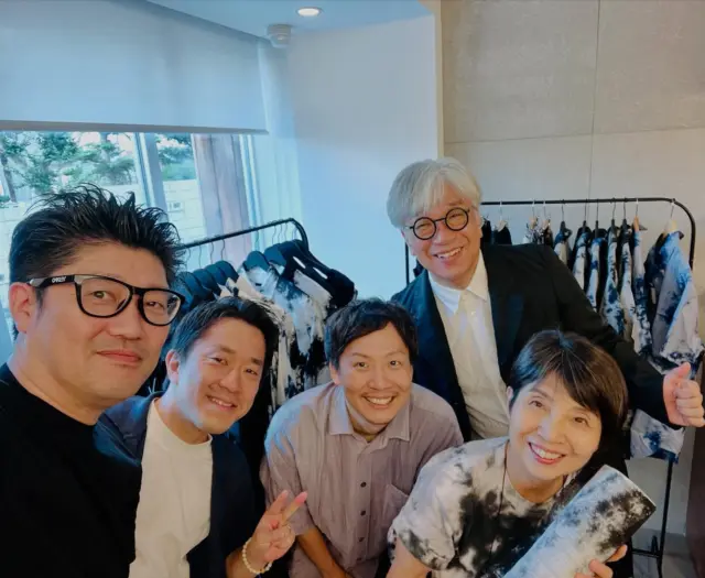 【中村商店　期間限定ショップ開催】
山勝染工株式会社×おいしくらし工房覚王山

■日 時： 7月11日～17日㈭10時～17時　
（7月15日㈫10時～16時）

■場 所：おいしくらし工房覚王山 1階
（地下鉄覚王山駅・池下駅徒歩6分 駐車場なし）

昨日は、なんと「Nagoya Design Week 2025」の皆様が、奇跡的なタイミングでご来店くださいました✨

本当に驚きと感激の時間❣️

鶴田社長、実行委員長の矢島さんをはじめ、お忙しい中お越しいただき、心より御礼申し上げます🙇‍♀️

素敵なご縁がつながることに、感謝の気持ちでいっぱいです✨

大正八年創業の山勝染工が培ってきた伝統の染色技術を活かし、名古屋黒紋付染ならではの「漆黒」の美しさを、現代的なデザインでお楽しみいただけるブランド『中村商店』

100年以上の歴史に裏打ちされた染の技を、日常に取り入れていただける多彩なアイテムに展開しいます

伝統工芸を、より日常に、より新しく。
この機会にぜひご覧ください😊

皆様のお越しを心よりお待ちしております🙇‍♀️

おいしくらし工房覚王山 　
連絡先：oishi-kurashi8@b-star.jp
有限会社アイシープラス 　水谷 陽子

#リアルスタイル
#博展
#中村商店
#名古屋黒紋付染め
#伝統的工芸品
#名古屋伝統工芸
#おいしくらし工房覚王山
#ここライフ100