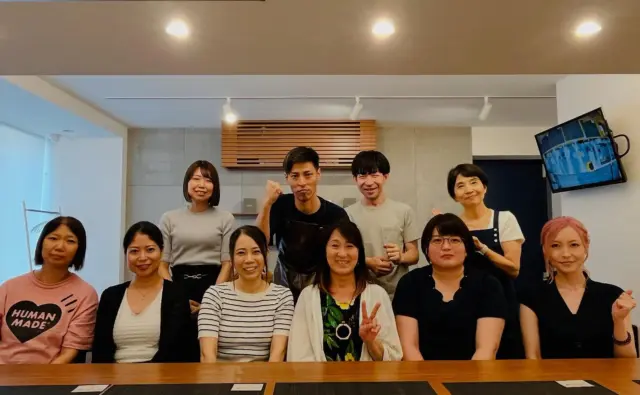 【6/29開催｜原田誠也とショコラ・アフタヌーンなひととき】

2日間限定イベント、
無事に終了いたしました✨

最終日も、猛暑の中ご参加くださった皆さま、心より感謝申し上げます😊

「クープ・デュ・モンド・ドゥ・ラ・パティスリー2021」レストラン・デザート／チョコレート細工部門準優勝✨

その実績を誇る、
ショコラティエ・原田誠也氏による、
世界水準の“アセット・ディセール”
コース👍

至福のスイーツのひととき💕

極上のスイーツ体験に、
思わず、笑顔がこぼれます✨

まさに“カトラリーが止まらない”
未体験のデセールの数々

佐布里梅のうめしろっぷ（澤田酒造）の乾杯からスタート😊

うめしろっぷの水割りは、
原田氏のリクエスト✨

さて、コースデザートは、全6品❣️

ご参加されました皆様のよるSNS投稿が素晴らしく、只今、ストリーズなどでご紹介しております❣️

よろしければご覧ください🙇‍♀️

メニューの詳細は、後日お伝えします😊

デザートは、ショコラティエならではの、
温度・湿度・素材のバランスへの徹底したこだわり

その一瞬の香りとくちどけに、
スイーツの“本質”が宿っていました❣️

皆さまからの「第2弾開催希望」の声に…
はい、次回も、ぜひご期待ください✨
頑張ります😊

#RIBチョコレート
#原田誠也
#アセットディセール
#クラ
#ショコラティエ
#白老うめしろっぷ
#澤田酒造
#おいしくらし工房覚王山
#ここライフ100