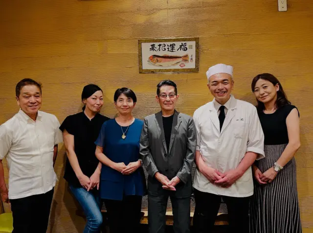 【おいしくらし工房『チーム空』打ち合わせ】
これまで、おいしくらし工房覚王山では
関谷醸造㈱の銘酒「空」をテーマにした特別講座を2回開催しました😊

① 「空」垂直呑み × 酒菜のマリアージュ
② 遠山直伝！燗の極意──「空」を燗する

いずれも、「チーム空」メンバーが本気で取り組んだ講座です‼️

■ メンバーの取り組み
＊関谷醸造・遠山氏による「お酒の深い話」
＊管理栄養士・山本先生、渾身の酒菜料理
＊関谷醸造・井村氏、準備から全力サポート

そして、おいしくらし工房覚王山
水谷によるディレクション😊

企画の打ち合わせ会場は、

碧南市 小伴天はなれ「日本料理 一灯」
ミシュラン掲載、百名店✨

料理長・長田勇久氏が創り出す
「最幸のあいちの旬」と「最高の技」融合に魅せられる❣️

■ 三河旬彩　本日のお献立
前菜：ゴーヤ・雲丹・高野豆腐、かりもり酢味噌 など
温物：鱧、オクラ、あんかけ茶碗蒸し
お造り：ふぐ・中トロ・いか 三種盛り
揚物：鮎、アスパラ春巻揚げ
酢の物：赤しそジュレ・ナス・豆腐
煮物：オインク豚のやわらか煮・天狗ナス
お食事：ふぐ釜炊きごはん、赤出し、漬物
甘味：杏仁豆腐・フルーツ・抹茶

■ 本日のお酒
義侠、千瓢、蓬莱泉、敷嶋✨

打ち合わせでは、
「次はどんなチャレンジをしよう？」
「それ、面白いかも！」と
自由闊達な意見が飛び交いました✨

素晴らしいメンバーが心の支え💕
また一歩、前に進めます✨

「チーム空」の皆さまに、心より感謝いたします！多忙のところ、お集りいただきまして厚くお礼申し上げます🙇‍♀️

長田料理長、女将さん、スタッフの皆様、
いつも素敵なおもてなしをありがとうございます🙇‍♀️

どうぞ、次回の展開をお楽しみに❣️

#関谷醸造
#空
#蓬莱泉
#日本料理一灯
#山本理江
#管理栄養士
#杜氏
#あいちの伝統野菜
#百名店
#おいしくらし工房覚王山
#ここライフ100