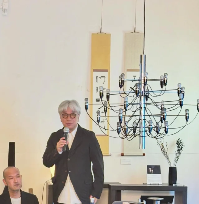 【 2026 REAL Style New Collection 】
“CONNECTED”をテーマに、人と人、家具と暮らし、自然とのつながりを意識したコレクション✨

人と人との関係性を起点に生まれた新作ソファ。

セラミック天板のダイニングテーブル、
コンソールテーブルなど、

空間に新たな価値をもたらすアイテムを発表❣️

■2026ミラノサローネレポートレセプションパーティ―

4月に開催されたミラノデザインウィークのトレンドレポートを中心に、各ブランドのミラノでの取組みやカリモク家具とアンビエンテックの協業などデザインについてのパネルトークを開催✨

約100名のご参加と伺いました。大盛況です😊

 ●ゲストスピーカー　
・カリモク家具株式会社 
　取締役社長 加藤洋氏

・株式会社アンビエンテック 
　代表取締役社長 久野義憲氏

●モデレーター　　　
・リアル・スタイル株式会社 
　代表取締役 鶴田浩氏

カリモク家具様は、過去最大の出展。
5ブランドを発信。

アンビエンテック様は、
デザイナーの田村奈穂による照明。
「Sage White（セージホワイト）」8点を展示する。

カリモク家具ブースで、
同じく田村が手がけた「Vosco（ヴォスコ）」を紹介。

鶴田社長の現地レポート、豪華なパネルトークに、ひと言も聞き逃さないという気持ちで、最後まで学び楽しみました😊

加藤社長、久野社長、ご挨拶いたしました。
しっかり、「おいしくらし工房」のこと、
「おいしい映画祭」のこともお伝えしました❣️

参加されたはじめてお会いするICの皆様、ご存じのICの皆様と、交流ができて、それも嬉しく、ありがとうございます。

ご案内いただきました、
リアルスタイル様に感謝いたします🙇‍♀️

来月は、ナゴサロで❗️

#カリモク家具
#アンビエンテック
#リアルスタイル
#おいしい映画祭
#おいしくらし工房覚王山