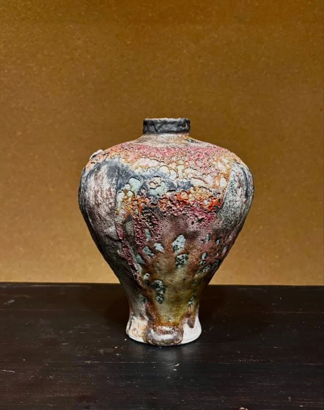 【土を蒔く 寺田 鉄平展 KOGEN】

■会期：10/10㈯～10/18㈰　11:00 – 18:00
＊作家在廊日 [10/10・11・17・18]

■会場：アートサロン 光玄
＊名古屋市昭和区滝川町47-153
https://maps.app.goo.gl/nyoPy5d3iXFaHYLU8

■土を蒔く — 寺田 鉄平　展
本日は、寺田鉄平さんのオープニングレセプションに出席しました✨

「アートサロン 光玄」にて、
各界でご活躍される素晴らしい皆様が集い、
華やかでありながらも、心豊かなひとときに❣️

折しも、十五夜と十三夜のあいだ。 
お月見の趣にしつらえられたテーブルには、

作家さんの美しい器に、
料理人の感性が光る、
彩り豊かなお料理が並びます✨

お料理は、懐韻の池田美香子さん。
器と料理、季節の演出が見事に調和した、
テーブルセッティング✨

お酒は、名古屋北区　ごとう屋さん！
蔵人の想いを、真っ直ぐに届ける酒屋です✨

乾杯のご挨拶も素晴らしく、
各界でご活躍の皆様との会話も弾み、
華やかでありながら、あたたかな時間に💕

素晴らしい作品を生み出す鉄平さん、
それを引き立てるお料理の美香子さん、

そしてこの場を創り上げる「光玄」牧野さん❣️

それぞれの感性と魅力が響き合う、
心に残るオープニングでした😊

鉄平さんの作品、素晴らしいご縁を、
これからも大切に✨

素敵な皆様とご一緒できましたことに、
心から感謝いたします🙇‍♀️

#アートサロン光玄
#寺田鉄平
#美山陶房
#懐韻
#おいしくらし工房覚王山